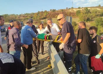 Bursa’da motosiklet bariyerlere çarptı