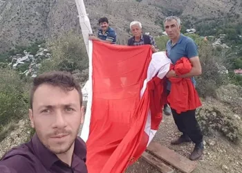 Bayrak Adam: Feyzullah Coşkun