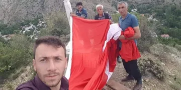 Bayrak Adam: Feyzullah Coşkun