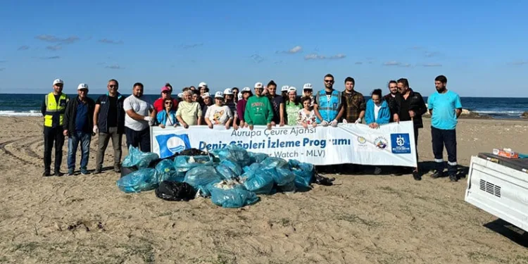 Uzunkum’da kilolarca atık toplandı