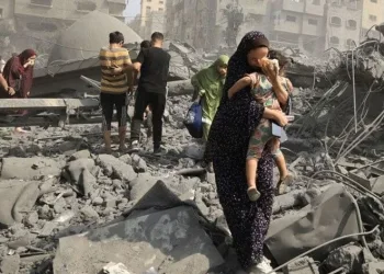 Cansız bedenler arasında ailesini aradı