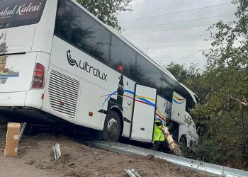 Bursa’da yolcu otobüsü şarampole uçtu