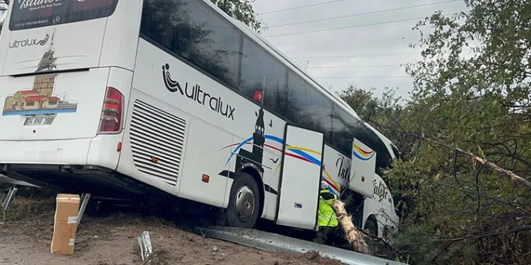 Bursa’da yolcu otobüsü şarampole uçtu