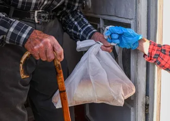 Yemekler ihtiyaç sahibi vatandaşlara ulaştırılıyor
