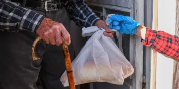 Yemekler ihtiyaç sahibi vatandaşlara ulaştırılıyor