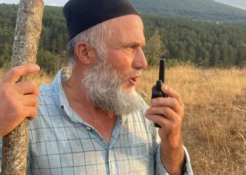 Birbirleriyle telsizle iletişim kuruyor