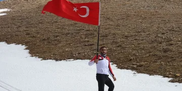3 bin 250 rakımda Türk bayrağı