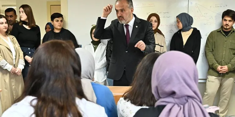Bursa’da 10 bin öğrenciye 80 milyon liralık burs