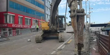 67 yıllık köprünün yıkımına başlandı