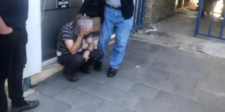 Tacizciyi yaka paça polise teslim ettiler