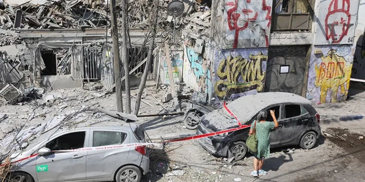 İsrail’de can kaybı 350’ye yükseldi