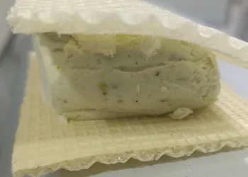 Siirt fıstığından yapılan dondurma ilgi görüyor