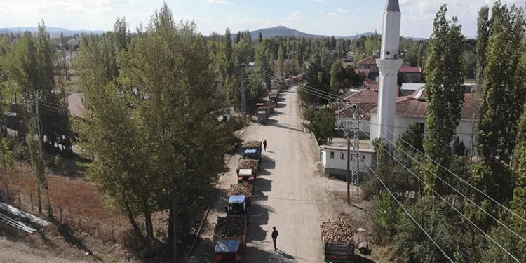 Hasadı bitti, kilometrelerce kuyruk oluştu