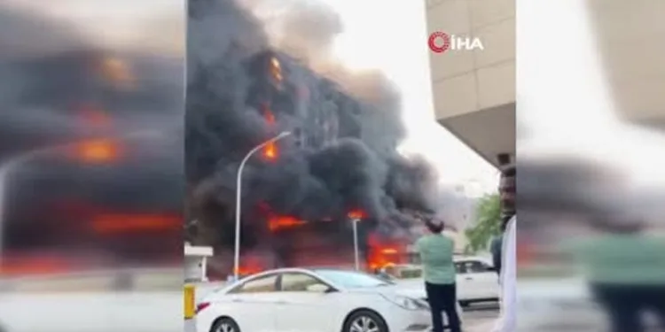Suudi Arabistan’da otel alev alev yandı