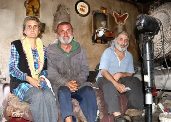 Engelli ve hasta kardeşlerin çöp evde yaşam mücadelesi