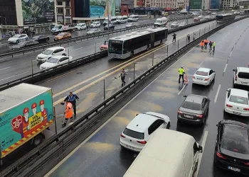 Küçükçekmece’de metrobüsler çarpıştı