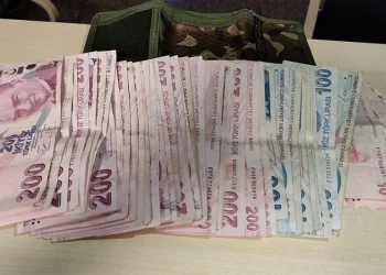 Güvenlik personelinin dikkati ile kaybolan cüzdanın sahibi bulundu