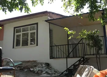 Deprem korkusu harabe evi yeniletti