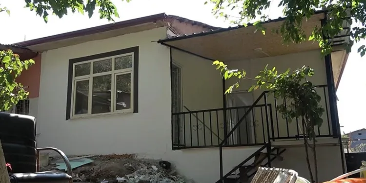 Deprem korkusu harabe evi yeniletti