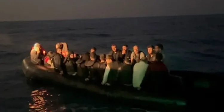 56 düzensiz göçmen kurtarıldı