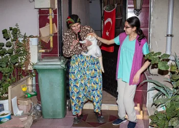 Bedensel engelli Melike’nin yüzünü güldüren hediye