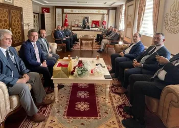“Her minareye bir bayrak, her minareye bir sancak”