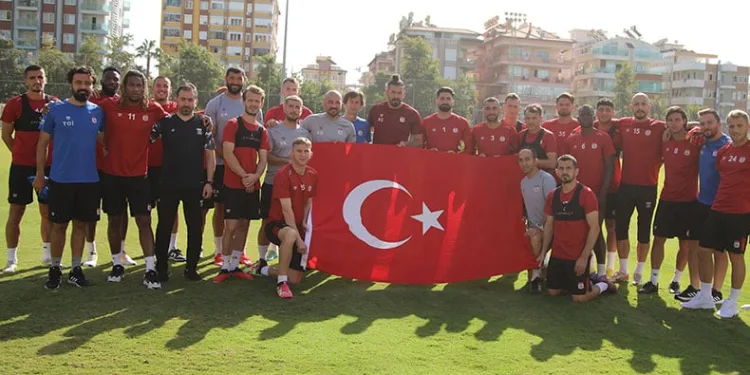 Sivasspor, idmanda Türk bayrağı açtı