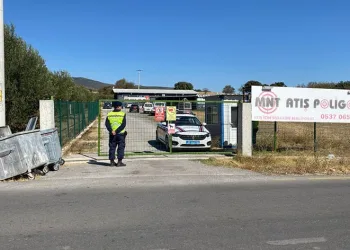 Atış poligonunda kendini başından vurdu