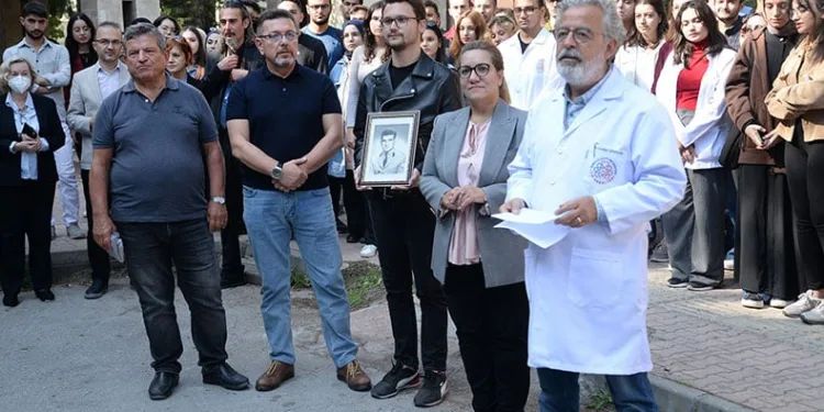 Vasiyeti üzerine kadavra olarak kullanıldı