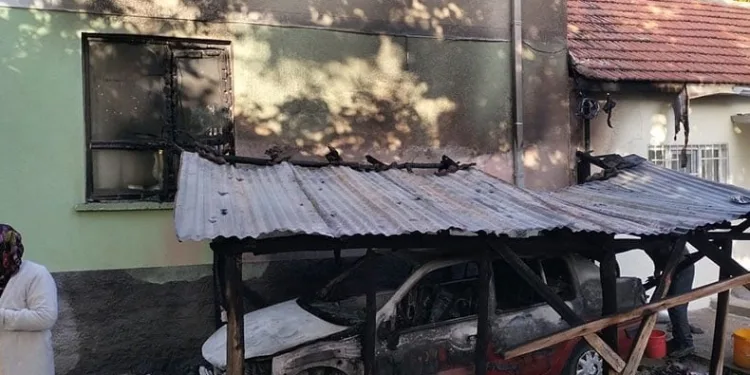 İmamın aracını kundakladı, cami ve lojman zarar gördü