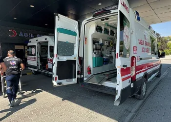 Bahçesinde bağlı köpeğinin saldırısına uğradı