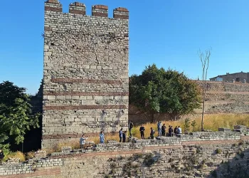 Tarihi Topkapı Surlarında erkek cesedi bulundu