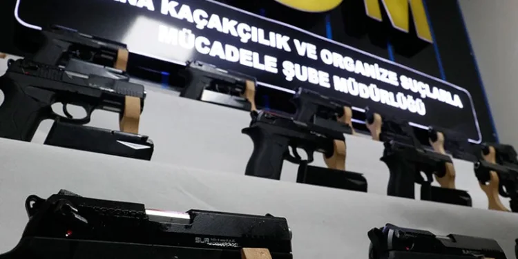 Ruhsatsız tabanca bulundu, “Düşmanlarım koymuştur” dedi