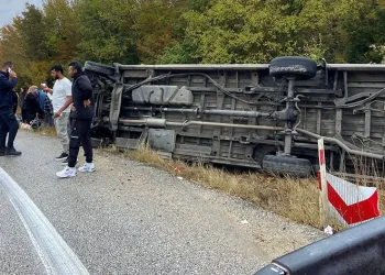 Tekirdağ’da devrilen yolcu minibüsünde 16 yaralı
