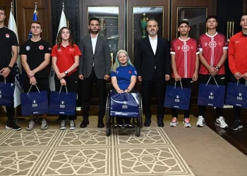 Başkan Aktaş Bursa’nın milli gururlarını ağırladı