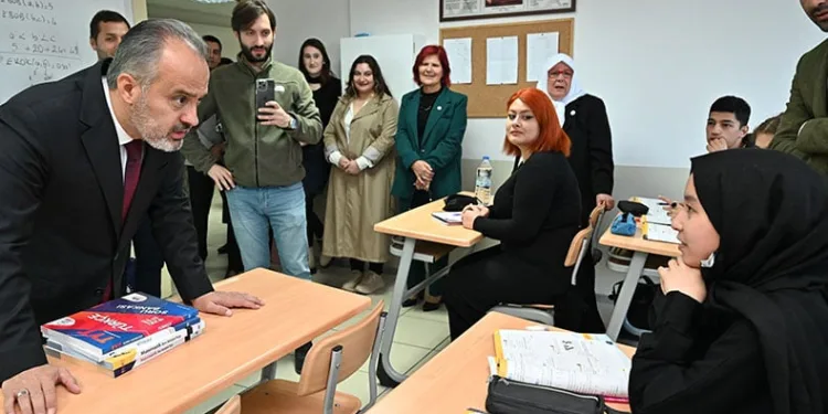 Bursa’da üniversite adaylarına ücretsiz kurs desteği