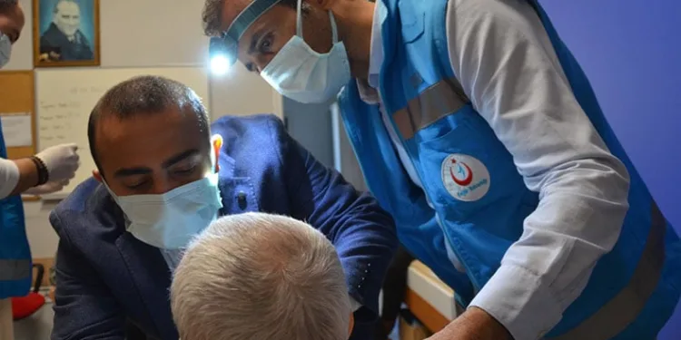 Huzurevi sakinlerinin ağız ve diş taramaları yapıldı