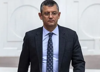 Görevi fiilen bıraktı