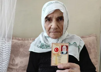 110 yaşındaki Cemile nine Cumhuriyet’i anlattı