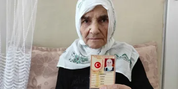 110 yaşındaki Cemile nine Cumhuriyet’i anlattı