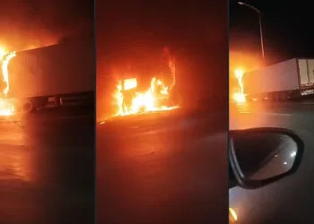 Tır otobanda alev alev yandı