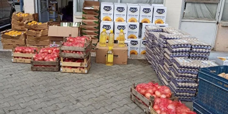 Köy muhtarından vatandaşlara hediye