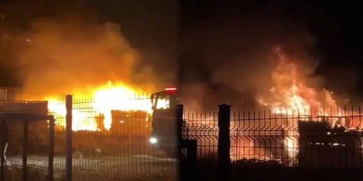 Bursa’da geri dönüşüm tesisi alev alev yandı