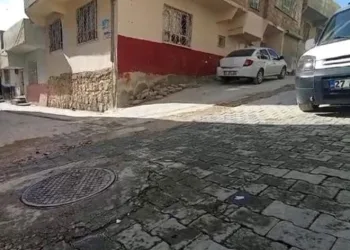 Rögar kapağını açıp kabloları çaldılar
