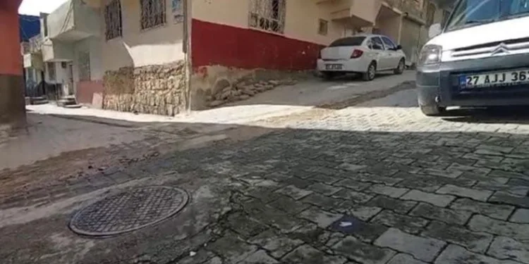 Rögar kapağını açıp kabloları çaldılar