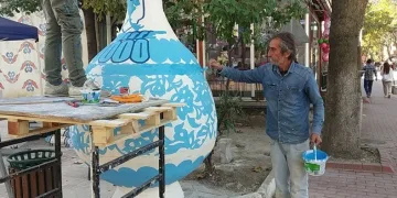 İznik çinisinden dev vazo