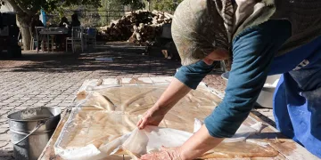 Depremzedelerin sucuk ve pestil telaşı