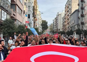 Bursa’da Çarşamba Mahallesi kırmızı beyaza büründü