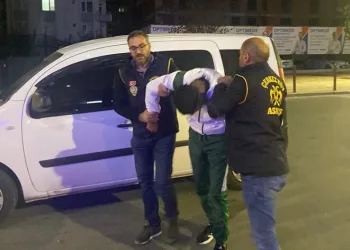 Vurulan annesinin karnında hayata tutundu