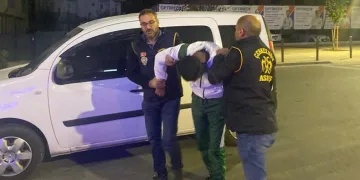 Vurulan annesinin karnında hayata tutundu